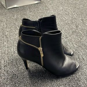 Marc Fisher women’s black heels